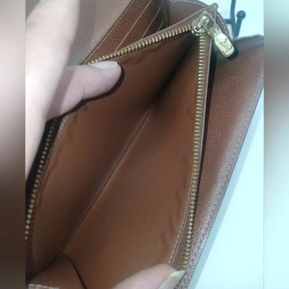 Louis Vuitton Sarah Wallet with COA​​ - Picture 7 of 16